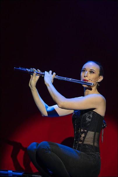 Emma, danseuse et flûte traversière